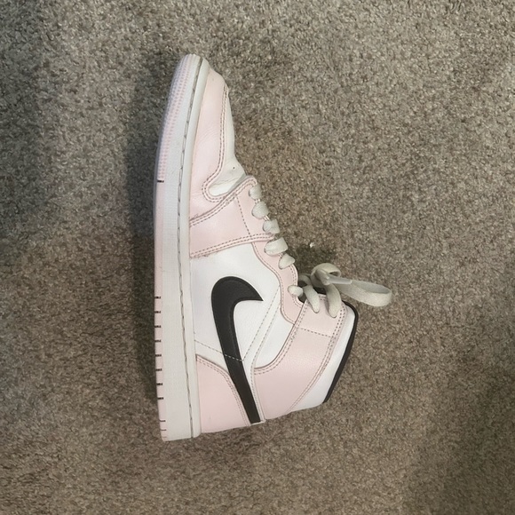 Nike Air Jordan 1 Barely Rose Mid - Picture 7 of 8